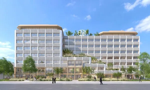 Voorgevel van een modern kantoorgebouw aan de Marten Meesweg met grote ramen, gevelgroen en het ENK-logo op het dak.